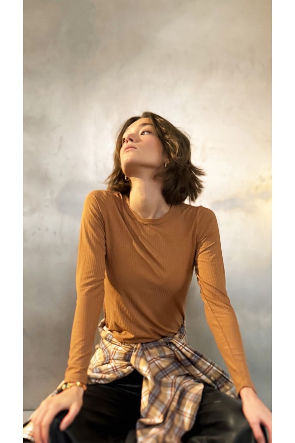 Lazy Monday slim fit top golden brown 0233_LM050