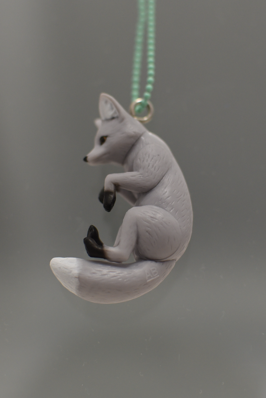 Grey fox necklace (big) POP10