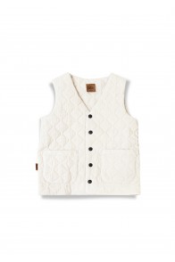 Vest creme quilted with pockets and buttons