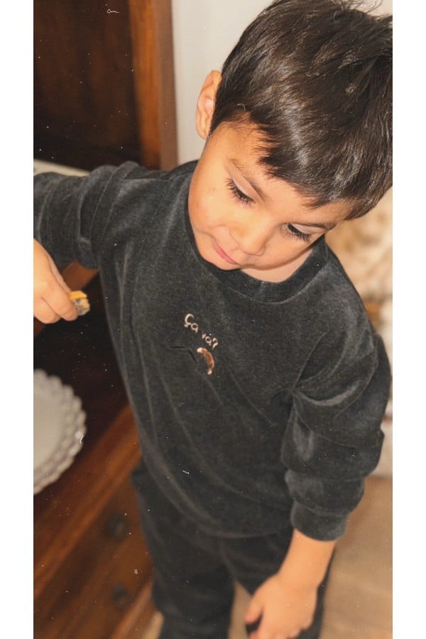 Velvet sweater with Ça va? embroidery grey