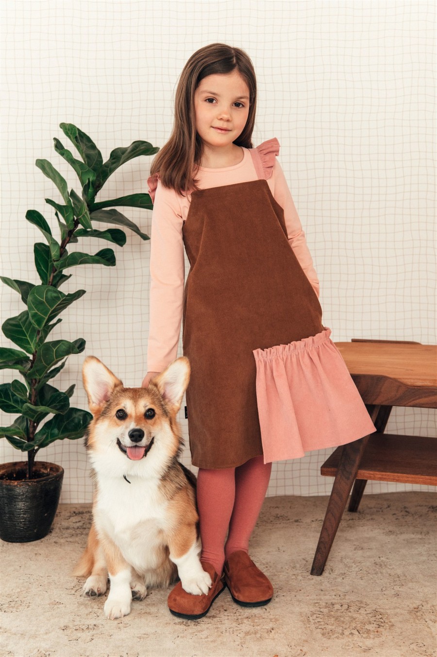 Dress corduroy brown with pink ruffle FW21142