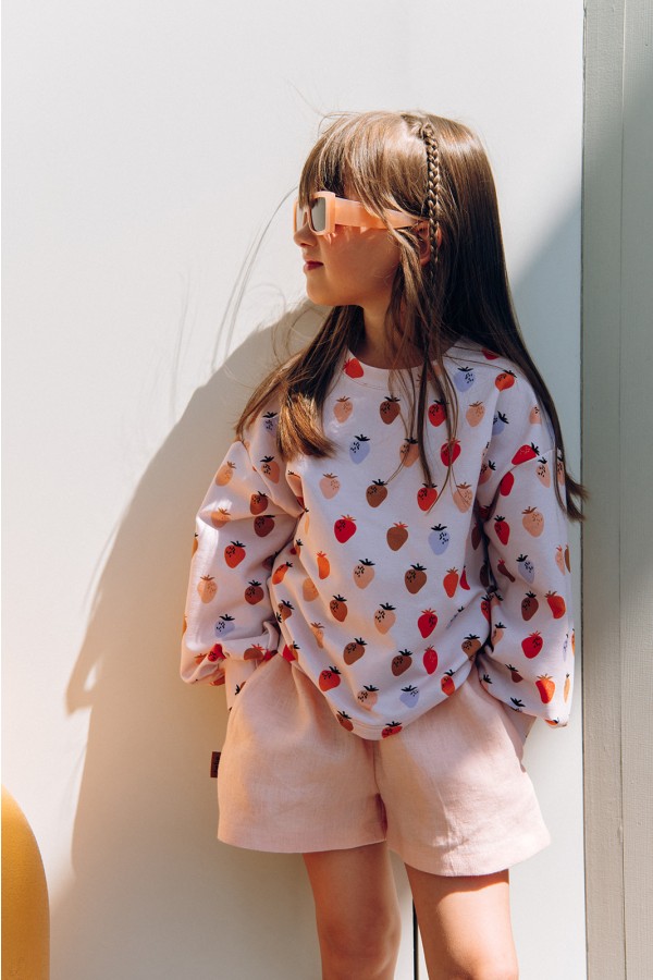 Sweater warm light pink with strawberry print SS24147