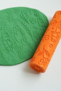 MĪCI flowers playdough roll