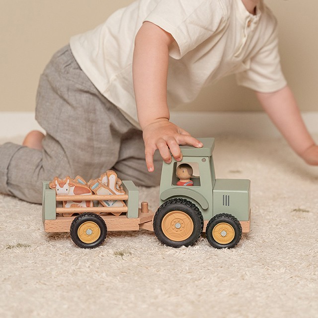 Wooden tractor with trailer LD7149