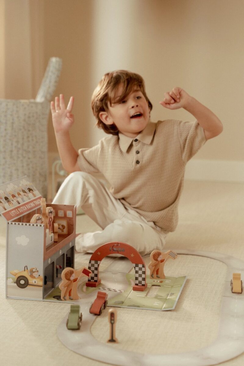 Little Dutch spēļu kaste ar sacīkšu trasi LD2524