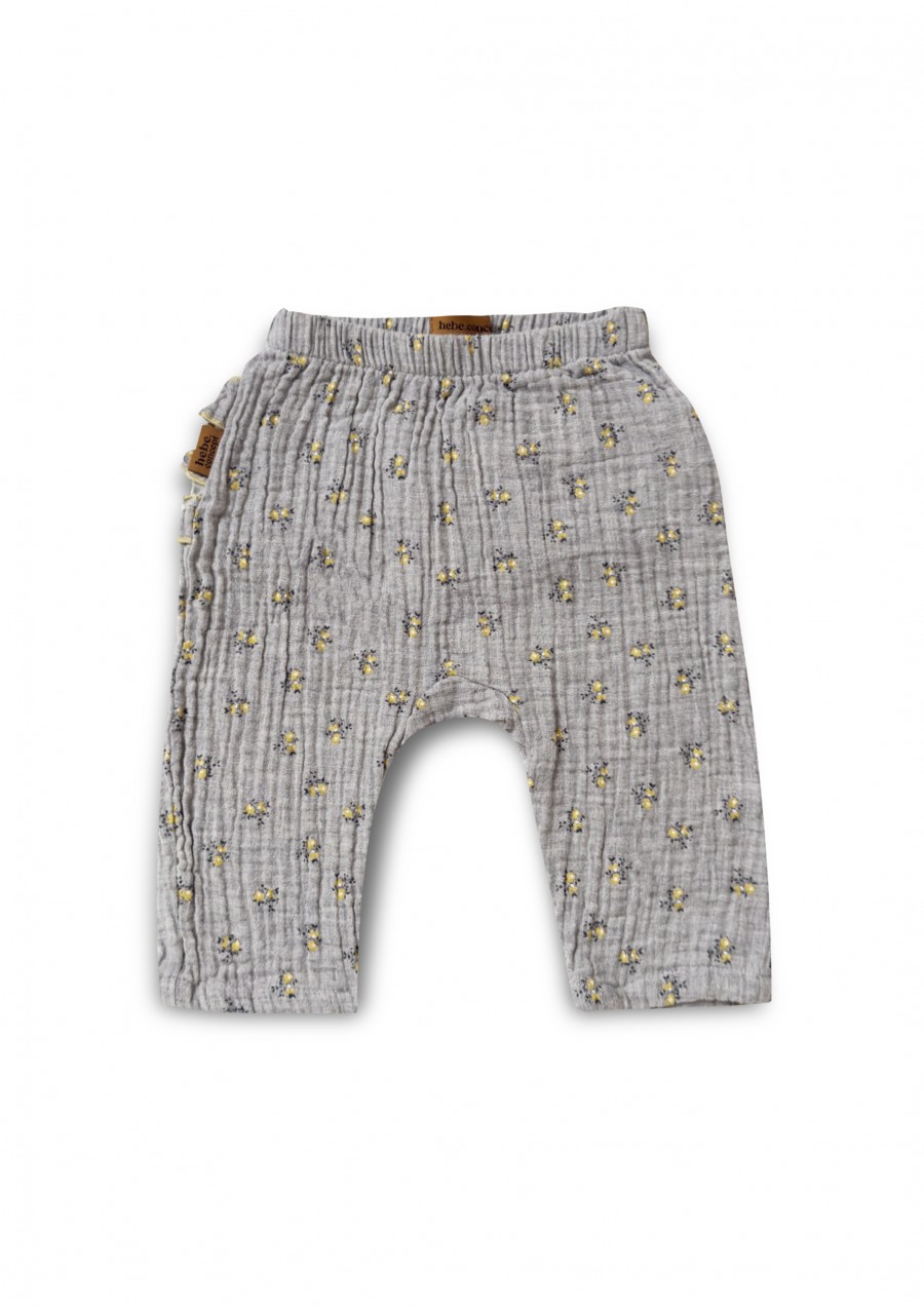 Bikses mazuļiem pelēkas muslina ar ziedu apdruku un rišām 0297_F25186