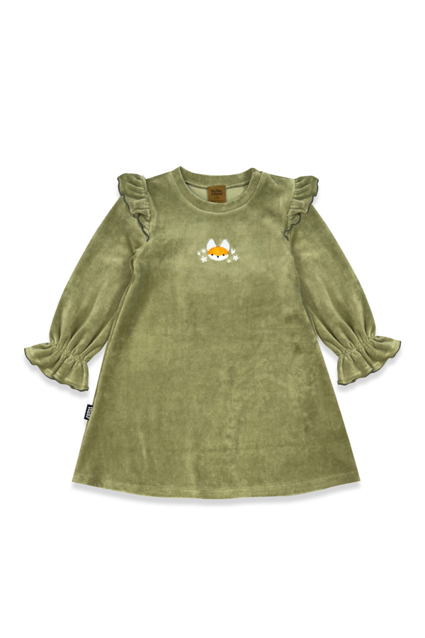 Zaļa samta kleita ar spārniņiem un ar izšūtu Tutas lapsiņu 0395_TUT005