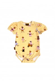 Bodijs ar dzeltenu kaķa apdruku