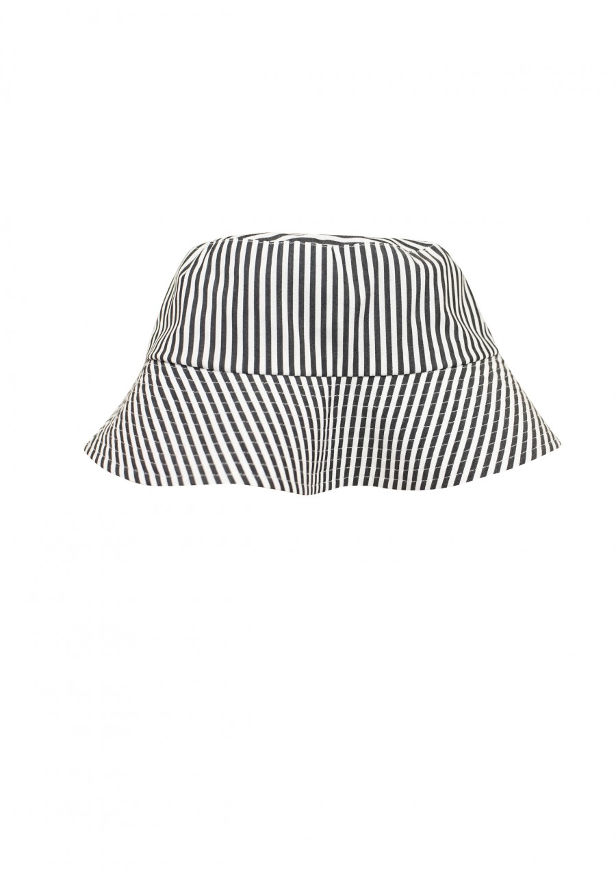 Cepure ar melnām svītrām SS19015